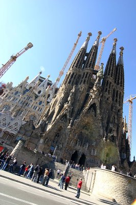 Day 10 Part I: Gaudi's La Sagrada Familia