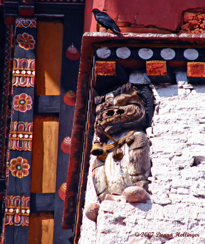 Red Billed Chough above carving