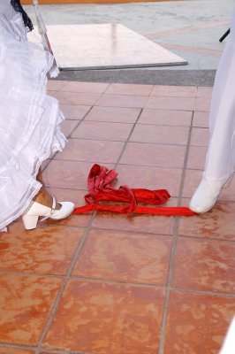 Tying ribbon with feet to La Bamba