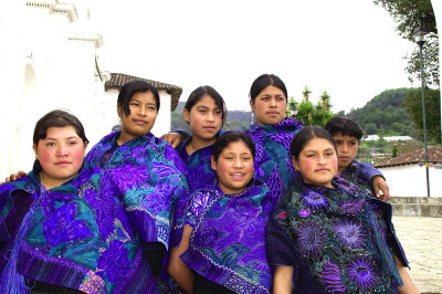 Young gals at Zinancantan