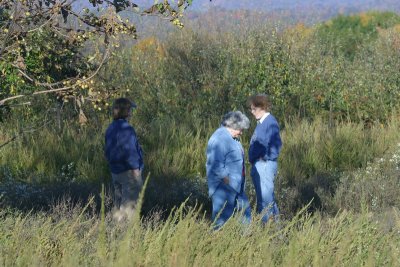 Mary, Lynda and Marie Check Out the Area