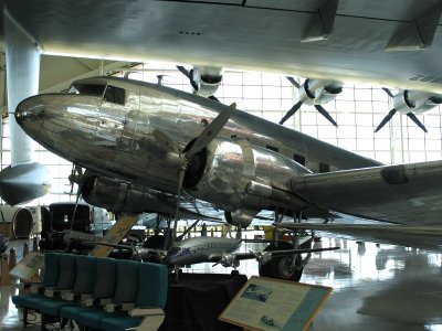 Douglas DC-3 Skytrain (1936)