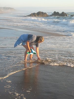 Ski is Washing Off a Seashell