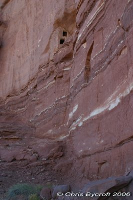 A wider view showing how high the dwelling is up the canyon wall