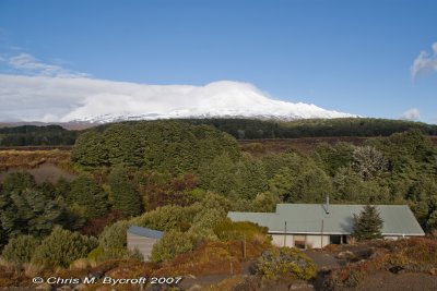 Waihohonu Hut with Ruapehu behind