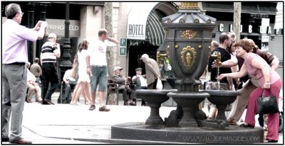 Candid camera at the fountain de Canaletes