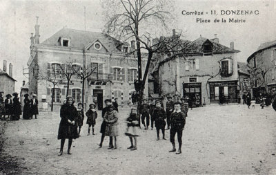 Donzenac - Place de la Mairie