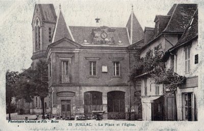 Juillac - La Place et l'Eglise