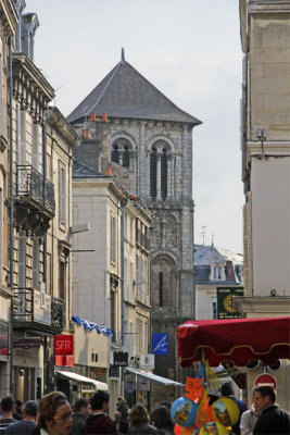 Rue Gambetta et glise Ste Porchaire