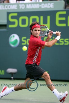 Roger Federer 023 26MAR07.jpg