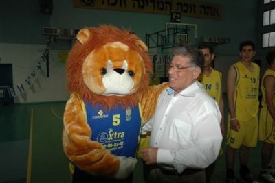Mayor and the bear