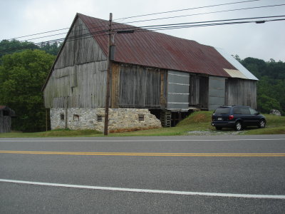 The Newcommer barn, near Middle Bridge