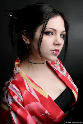 ad-redkimhairup05-web.jpg