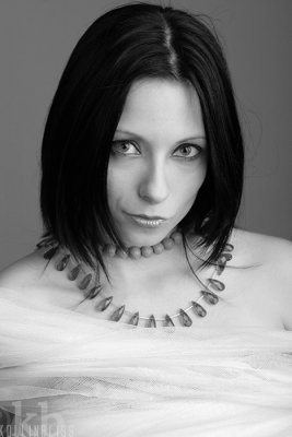 vio-bluegirl03-web-bw.jpg