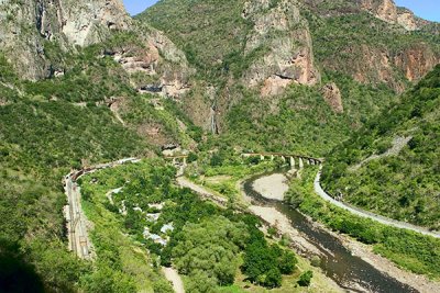 train hairpin curve