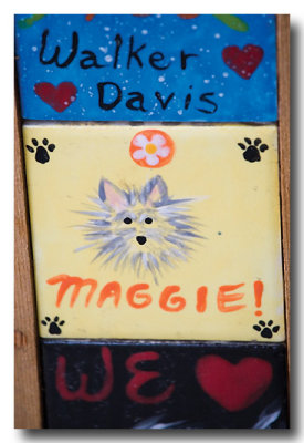 Then find this outside a ceramics shop. Guess there are other Maggie dogs in this world!??