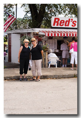July 25: On the way to the airport, we stop for lunch at Red's.