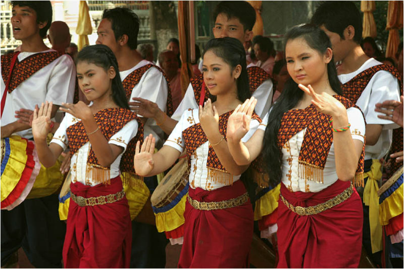 Dancers and drummers-Wat Than-Phnom Penh