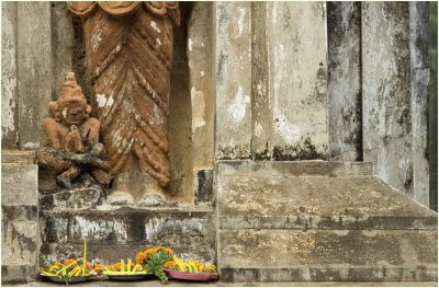 offerings-Wat That Ing Hang (see caption)