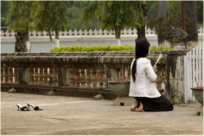 Woman kneeling-Wat That Ing Hang