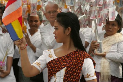 Dancer with flag-Wat Than (Phnom Penh)