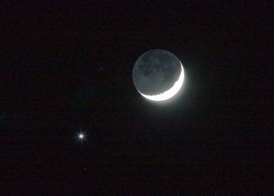 The new crescent Moon and Venus - May 19, 2007