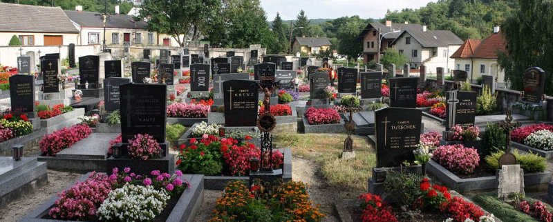 Friedhof (graveyard) in Neuruppersdorf;Austria