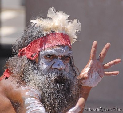 Aboriginal busker 01.jpg