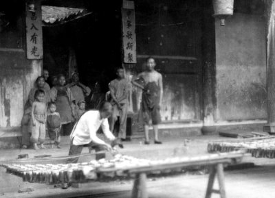 China 1906 Making idol paper