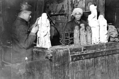 China 1906 Making idols