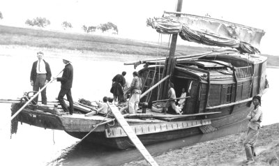 China 1906 houseboat docked