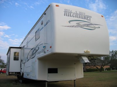 2002 NuWa HitchHiker Champagne Fifth Wheel 38' *SOLD*