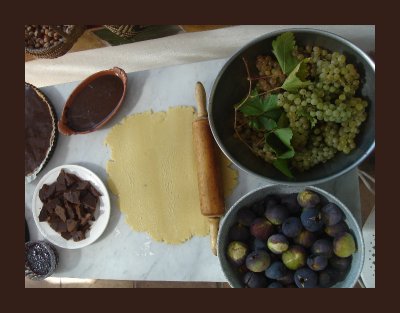 chocolate fudge, figs and grapes