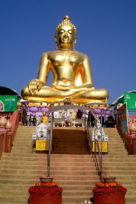 Golden Budha in Chiang-Rai.jpg