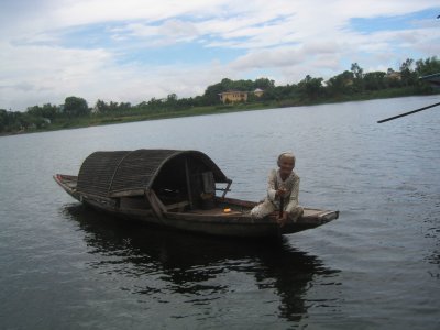 Old lady on Perfume River
