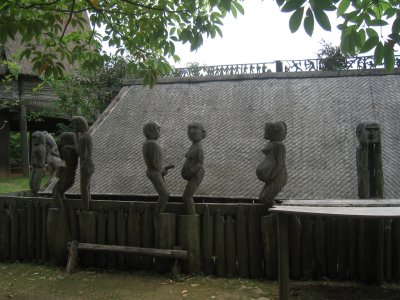 Well edowed man with pregnant lady
