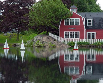 New England Toy Yatchs at Redd's Pond