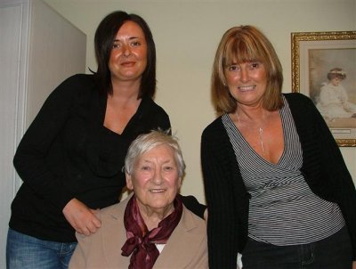 Margaret with Doreen and Kerry 11-NOV-2006