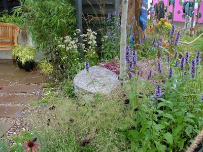 Sue Beesley_The Whispering Garden