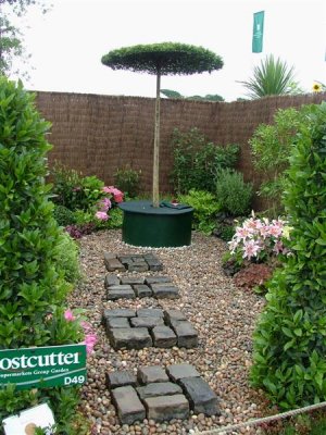 Fiona Hogg Floral Designs_The Costcutter Supermarkets Group Flower Arrangers Garden
