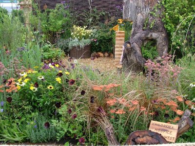 Fiona Johnson and David Stubbins Childrens Hospice South West Among the Flowers