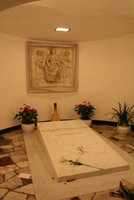 San Pietro (16) Grave Joannes Paulus II