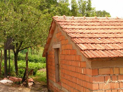 farmhouse shelter.JPG