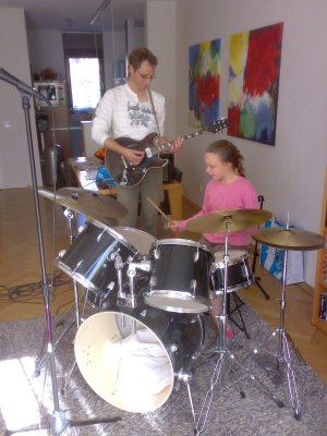 hanna op drums!