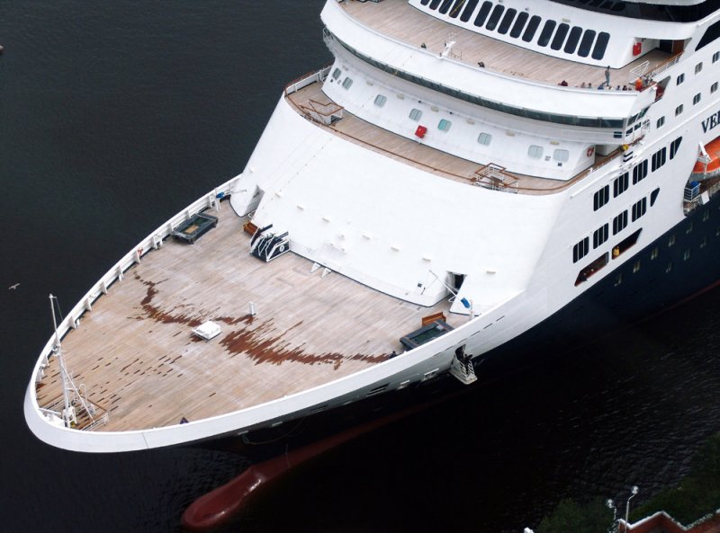 Veendam Arriving Vancouver, BC