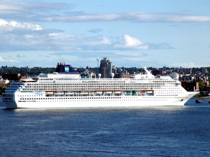 Norwegian Sun Leaving Vancouver, BC