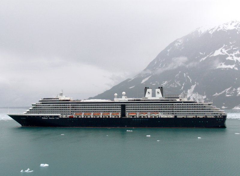 Oosterdam at Hubbard Glacier