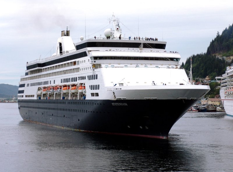 Statendam Arriving Ketchikan, AK