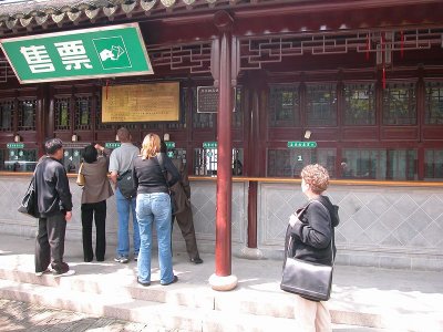 Buying tickets for the Gardens