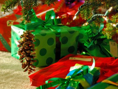 pbase Xmas packages December 24 2006.jpg